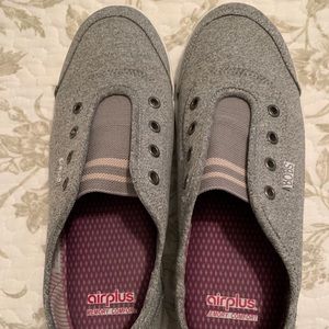 Skechers Bobs slip on sneaker